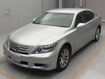 Lexus LS  с аукциона в Японии