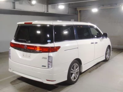 Nissan ELGRAND  с аукциона в Японии