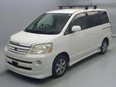 Toyota NOAH  с аукциона в Японии