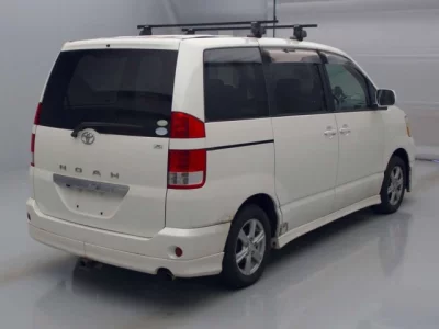 Toyota NOAH  с аукциона в Японии
