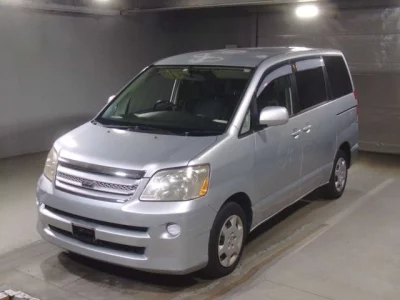 Toyota NOAH  с аукциона в Японии