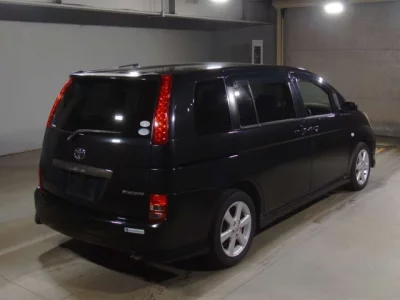 Toyota ISIS  с аукциона в Японии