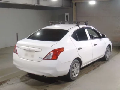 Nissan LATIO  с аукциона в Японии