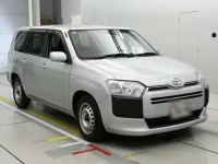 Toyota SUCCEED лот № 10015 оценка 4  с аукциона в Японии 4