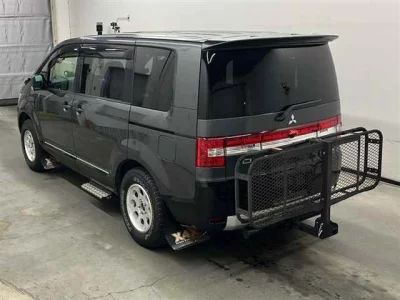 Mitsubishi DELICA D5