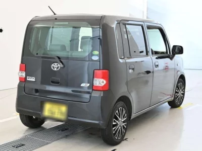 Toyota PIXIS SPACE