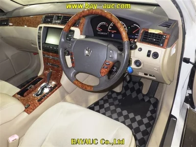 Toyota CROWN  с аукциона в Японии