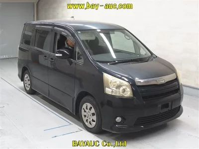 Toyota NOAH  с аукциона в Японии