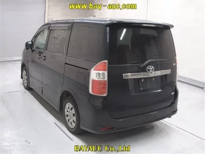 Toyota NOAH  с аукциона в Японии