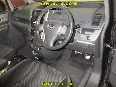 Toyota NOAH  с аукциона в Японии