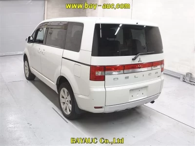 Mitsubishi DELICA D5