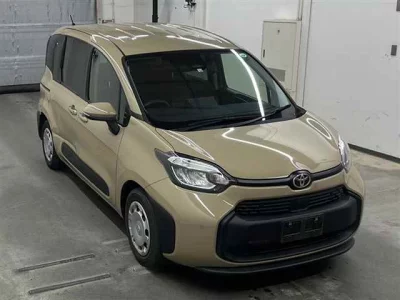 Toyota SIENTA  с аукциона в Японии
