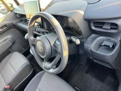 Toyota SIENTA  с аукциона в Японии