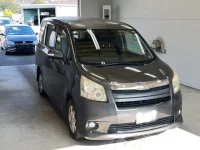 Toyota NOAH лот № 1098 оценка 3.5  с аукциона в Японии 3