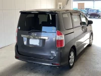 Toyota NOAH лот № 1098 оценка 3.5  с аукциона в Японии 1