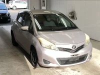 Toyota VITZ лот № 1102 оценка 3.5  с аукциона в Японии 3
