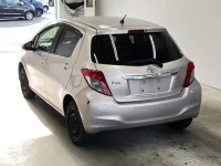 Toyota VITZ лот № 1102 оценка 3.5  с аукциона в Японии 4