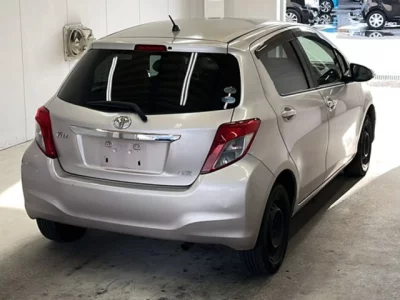 Toyota VITZ  с аукциона в Японии