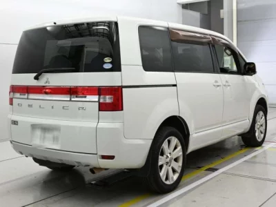 Mitsubishi DELICA D5