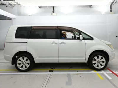 Mitsubishi DELICA D5