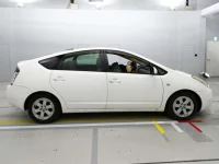 Toyota PRIUS лот № 10117 оценка 3.5  с аукциона в Японии 2