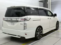 Nissan ELGRAND лот № 36096 оценка 4  с аукциона в Японии 1