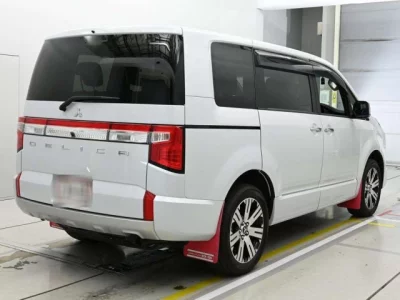 Mitsubishi DELICA D5
