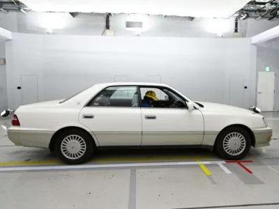 Toyota CROWN  с аукциона в Японии