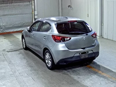 Mazda DEMIO  с аукциона в Японии