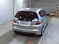 Honda FIT лот № 8109 оценка 3  с аукциона в Японии 4