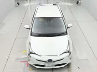 Toyota PRIUS лот № 30010 оценка RA  с аукциона в Японии 2