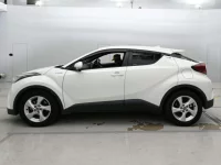 Toyota C-HR лот № 30014 оценка 4  с аукциона в Японии 3