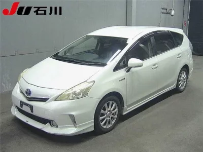Toyota PRIUS ALPHA  с аукциона в Японии