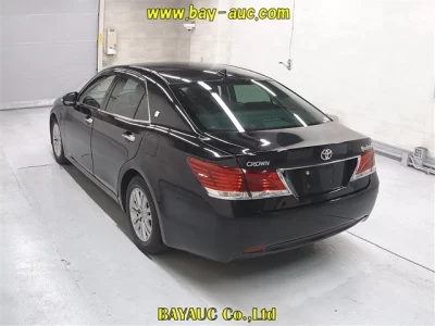 Toyota CROWN  с аукциона в Японии