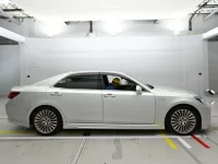 Toyota CROWN лот № 30025 оценка 3.5  с аукциона в Японии 2