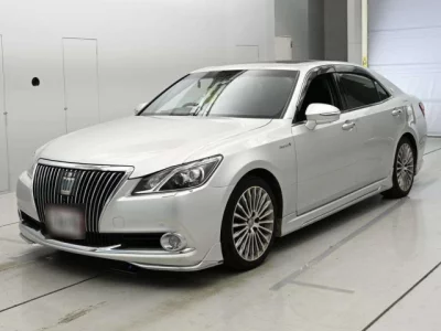 Toyota CROWN  с аукциона в Японии