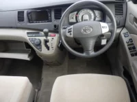 Toyota ISIS лот № 8179 оценка R  с аукциона в Японии 2