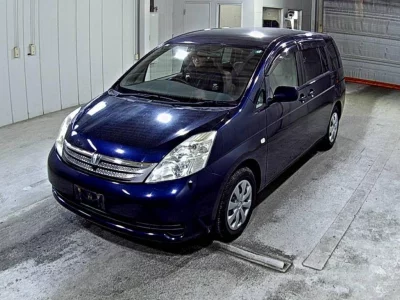 Toyota ISIS  с аукциона в Японии