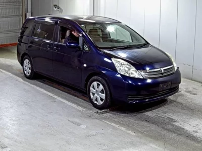 Toyota ISIS  с аукциона в Японии