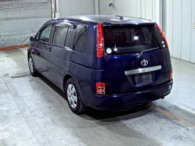 Toyota ISIS  с аукциона в Японии