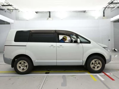 Mitsubishi DELICA D5