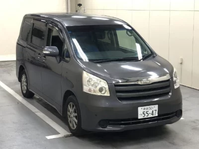 Toyota NOAH  с аукциона в Японии