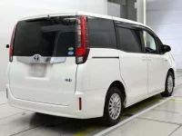 Toyota NOAH лот № 30032 оценка 3.5  с аукциона в Японии 1