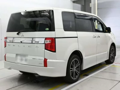 Mitsubishi DELICA D5