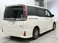 Toyota NOAH лот № 30039 оценка 3.5  с аукциона в Японии 1