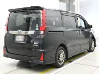 Toyota NOAH лот № 30045 оценка 4  с аукциона в Японии 1