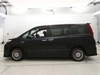 Toyota NOAH  с аукциона в Японии