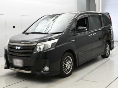 Toyota NOAH  с аукциона в Японии