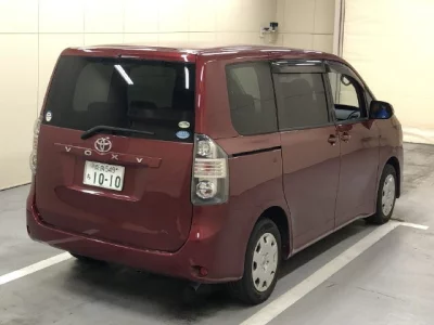 Toyota VOXY  с аукциона в Японии