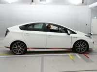 Toyota PRIUS лот № 30057 оценка R  с аукциона в Японии 2